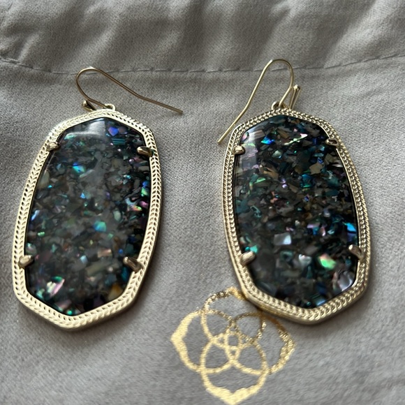 Kendra Scott Danielle Gold Crushed Purple Abalone Earrings - Picture 6 of 6